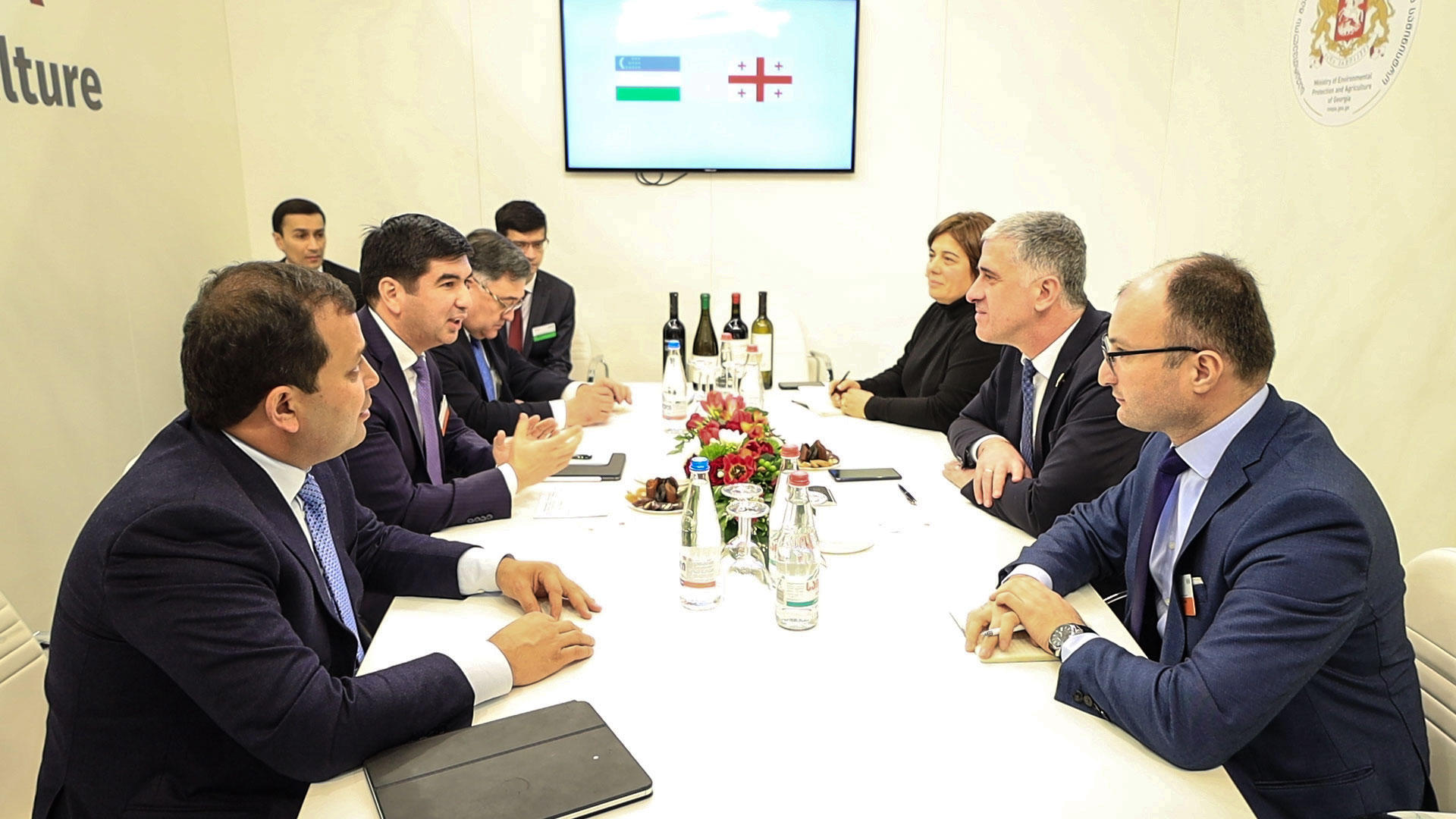 ოთარ შამუგია, ბერლინში, საერთაშორისო გამოფენის „მწვანე კვირეული” ფარგლებში, უზბეკეთის სოფლის მეურნეობისა და წყლის რესურსების მინისტრ აზიზ ვოიტოვს შეხვდა