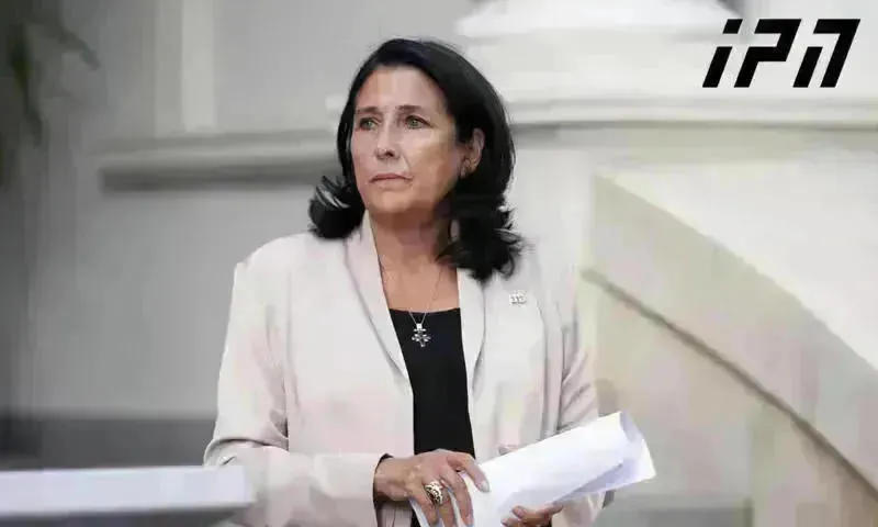 პრეზიდენტი - ქვეყნის რეპუტაცია შეილახა, ნდობა შეირყა, ჩვენი ადგილი ახალ გეოპოლიტიკურ მოცემულობაში გაურკვეველი გახდა - ამგვარი დისკრედიტაცია მმართველი პარტიისა და ოპოზიციის ერთობლივი ძალისხმევის შედეგია