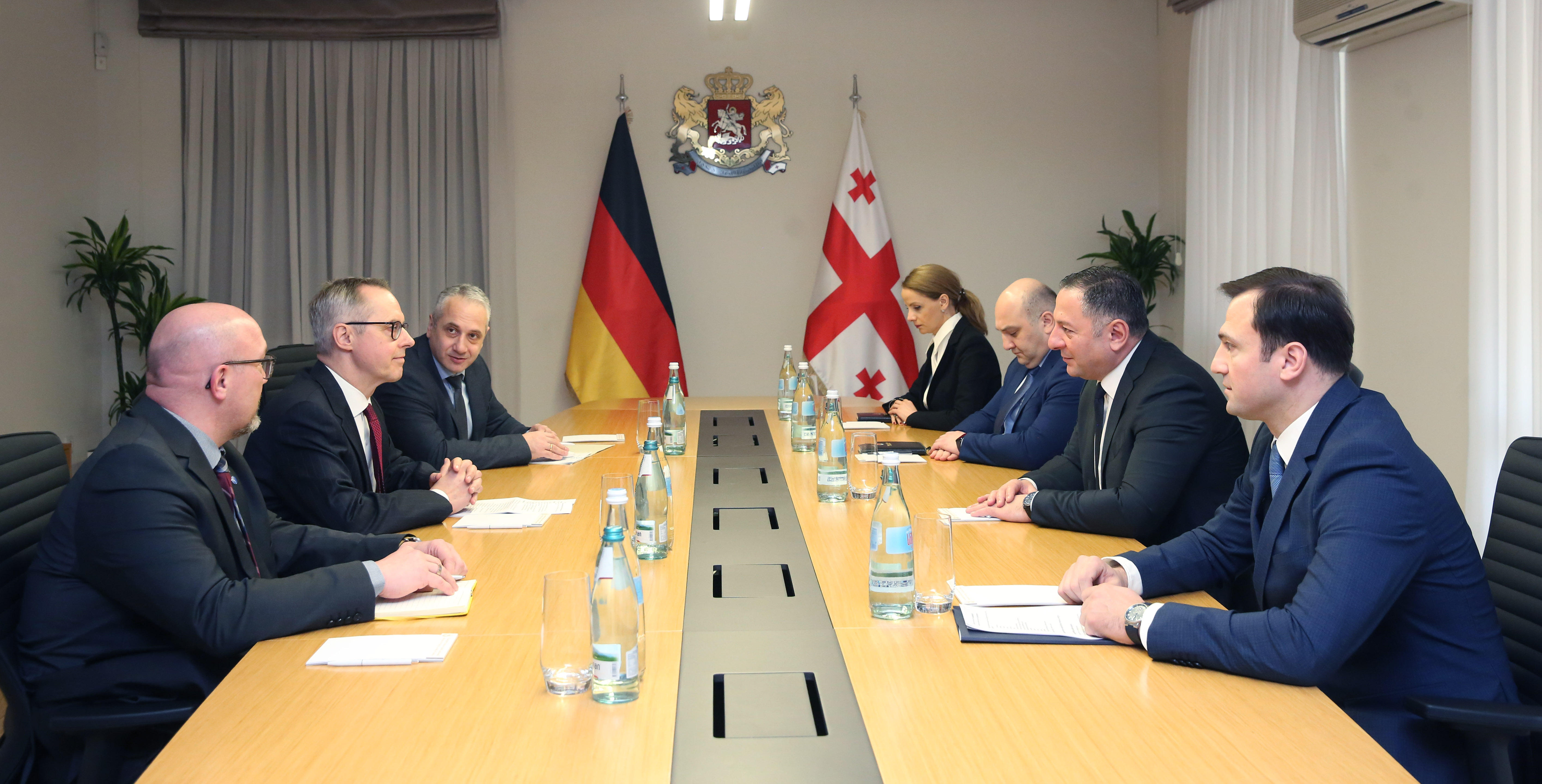 შინაგან საქმეთა მინისტრმა გერმანიის ფედერაციული რესპუბლიკის ელჩთან გაცნობითი შეხვედრა გამართა