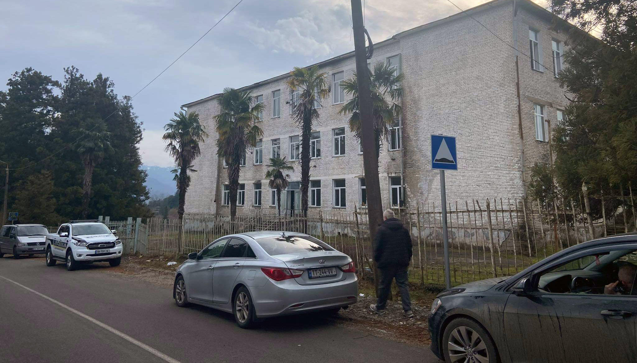 ოზურგეთში სკოლის დემონტაჟის დროს მუშა გადმოვარდა და ადგილზე დაიღუპა