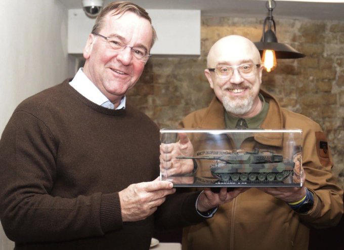 გერმანიის თავდაცვის მინისტრი კიევში ჩავიდა