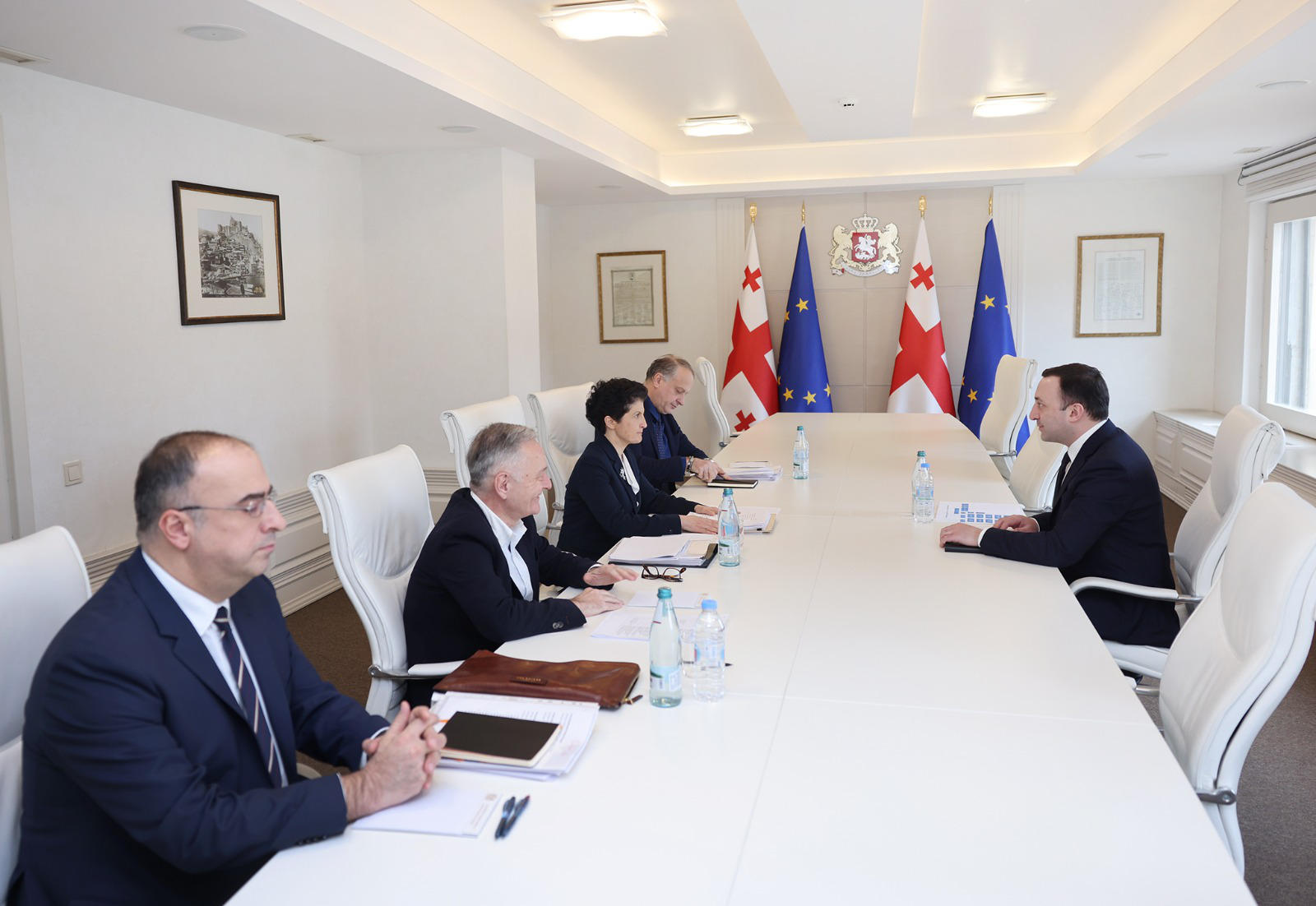 ირაკლი ღარიბაშვილმა თეა წულუკიანთან და მის მოადგილეებთან სამუშაო თათბირი გამართა