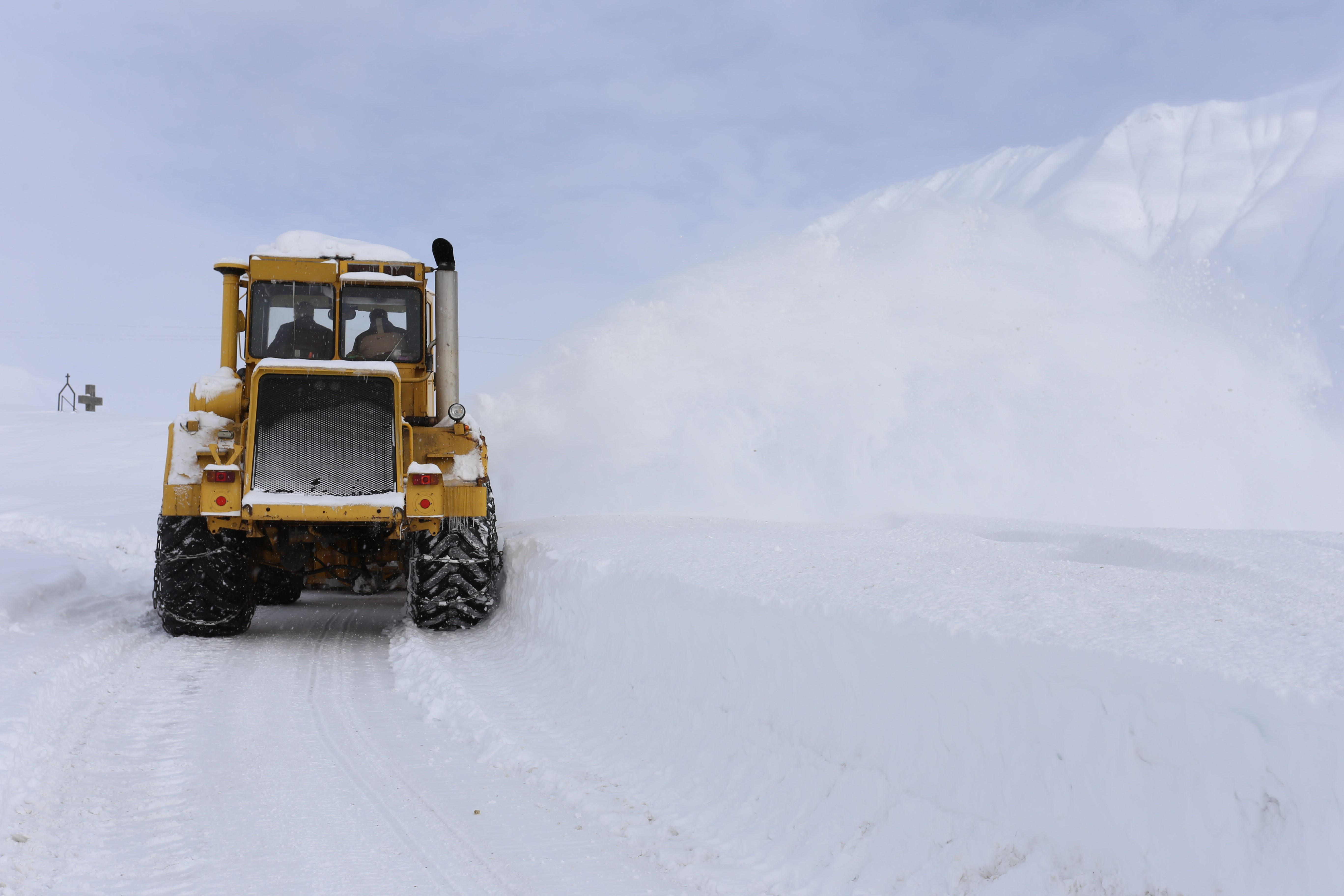 გზების დეპარტამენტი - ქვეყნის მასშტაბით საავტომობილო გზების გაწმენდითი სამუშაოები უწყვეტ რეჟიმში გრძელდება