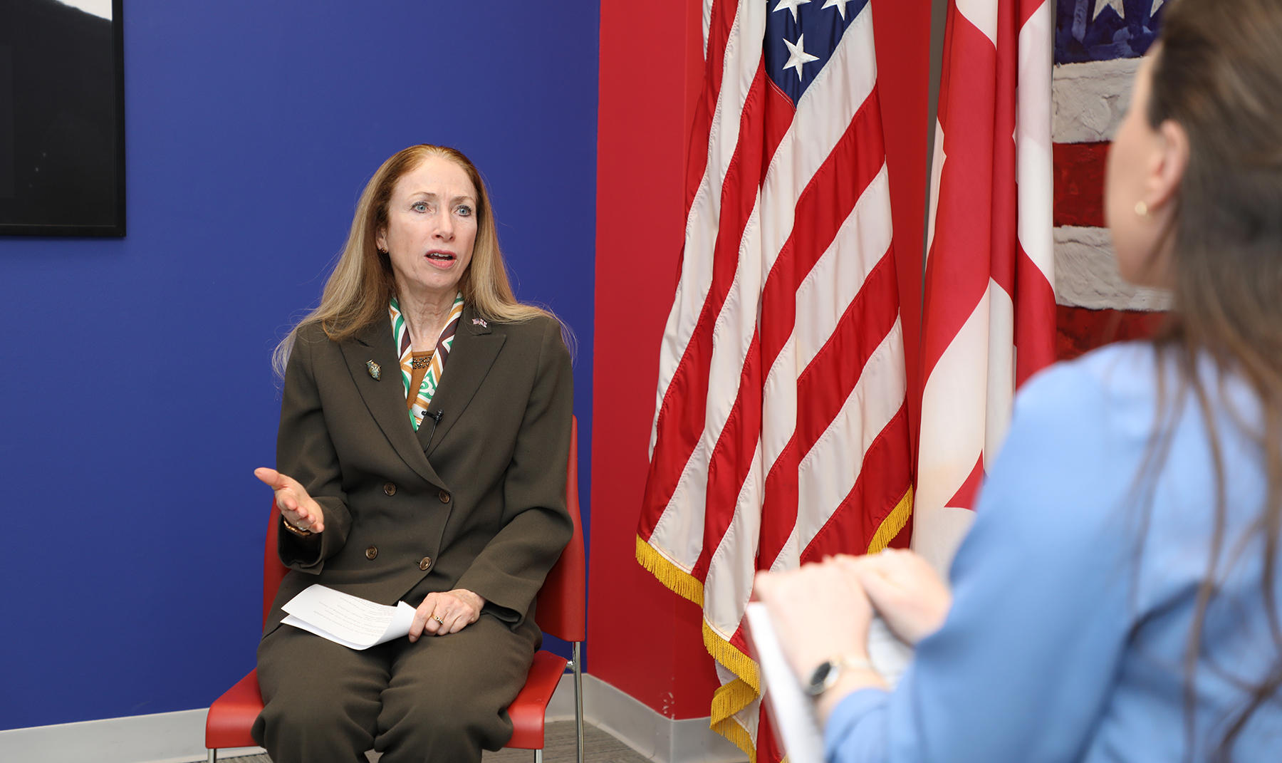 კელი დეგნანი - ვიცით, რომ არსებობენ ჯგუფები, რომლებიც ცდილობენ ჩვენს პარტნიორობას ძირი გამოუთხარონ, შექმნან დაბნეულობა და დაყოფა - ეს კლასიკური „კგბ/ფსბ“-ს სტრატეგიაა