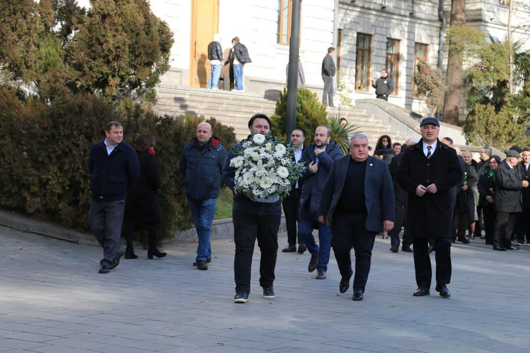 ჯაბა სამუშიამ უნივერსიტეტის დამფუძნებელთა ხსოვნას პატივი მიაგო