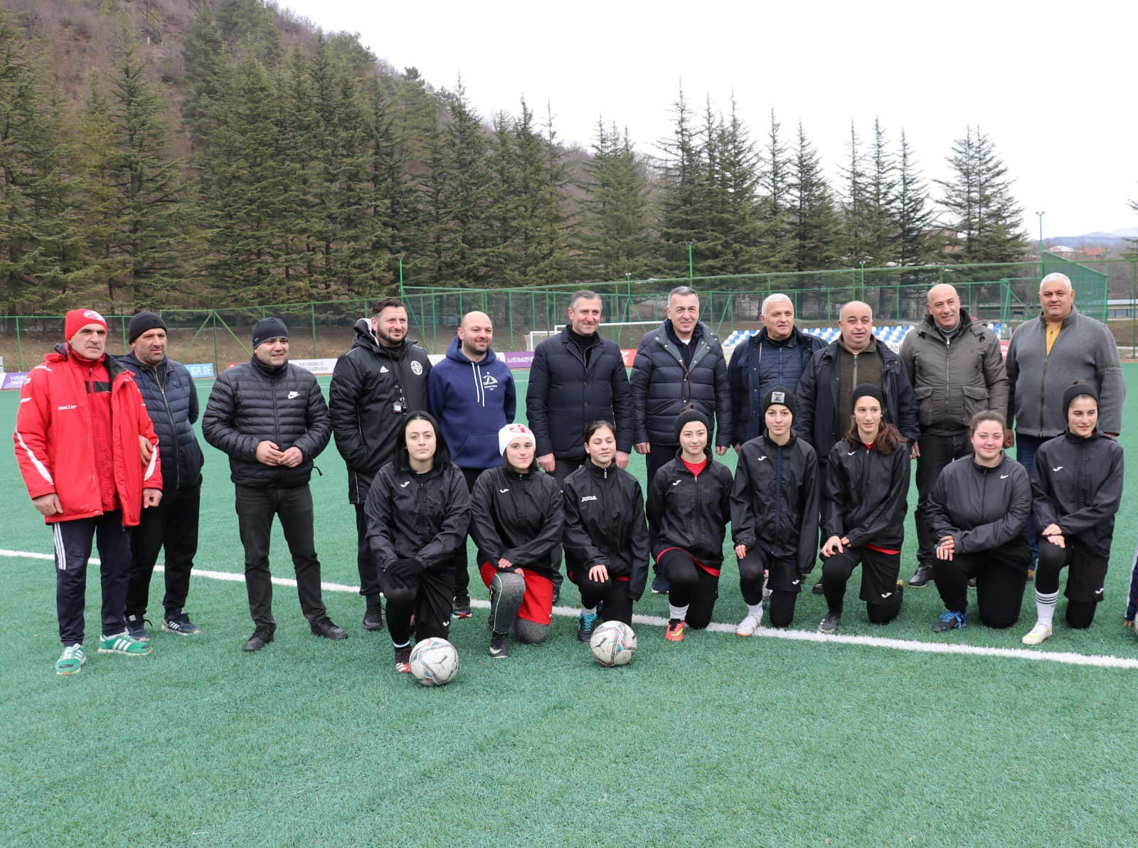ამბროლაურში, სხვადასხვა დანიშნულების, მათ შორის, მინი ფეხბურთის, კალათბურთის, ჩოგბურთის სტადიონები და ფრენბურთისთვის ქვიშის მოედანი მოეწყო