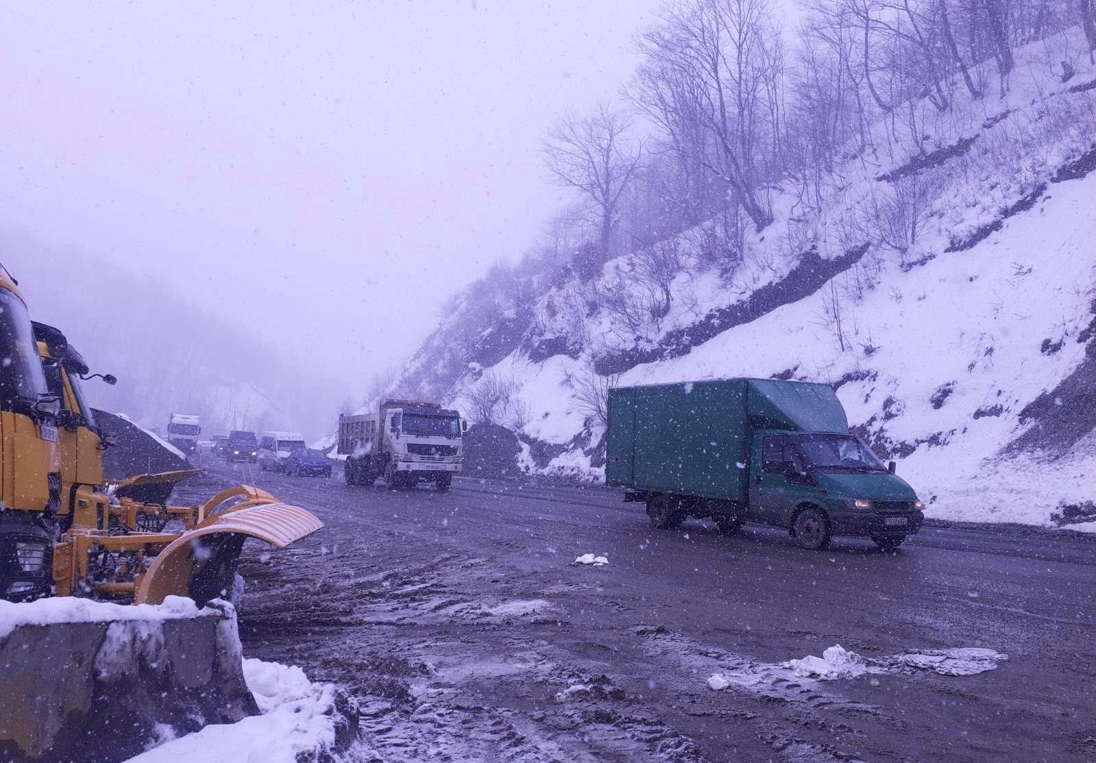 სურამის კვანძი-არგვეთას მონაკვეთზე მისაბმელიანი და ნახევრადმისაბმელიანი ავტოტრანსპორტის მოძრაობა აკრძალულია