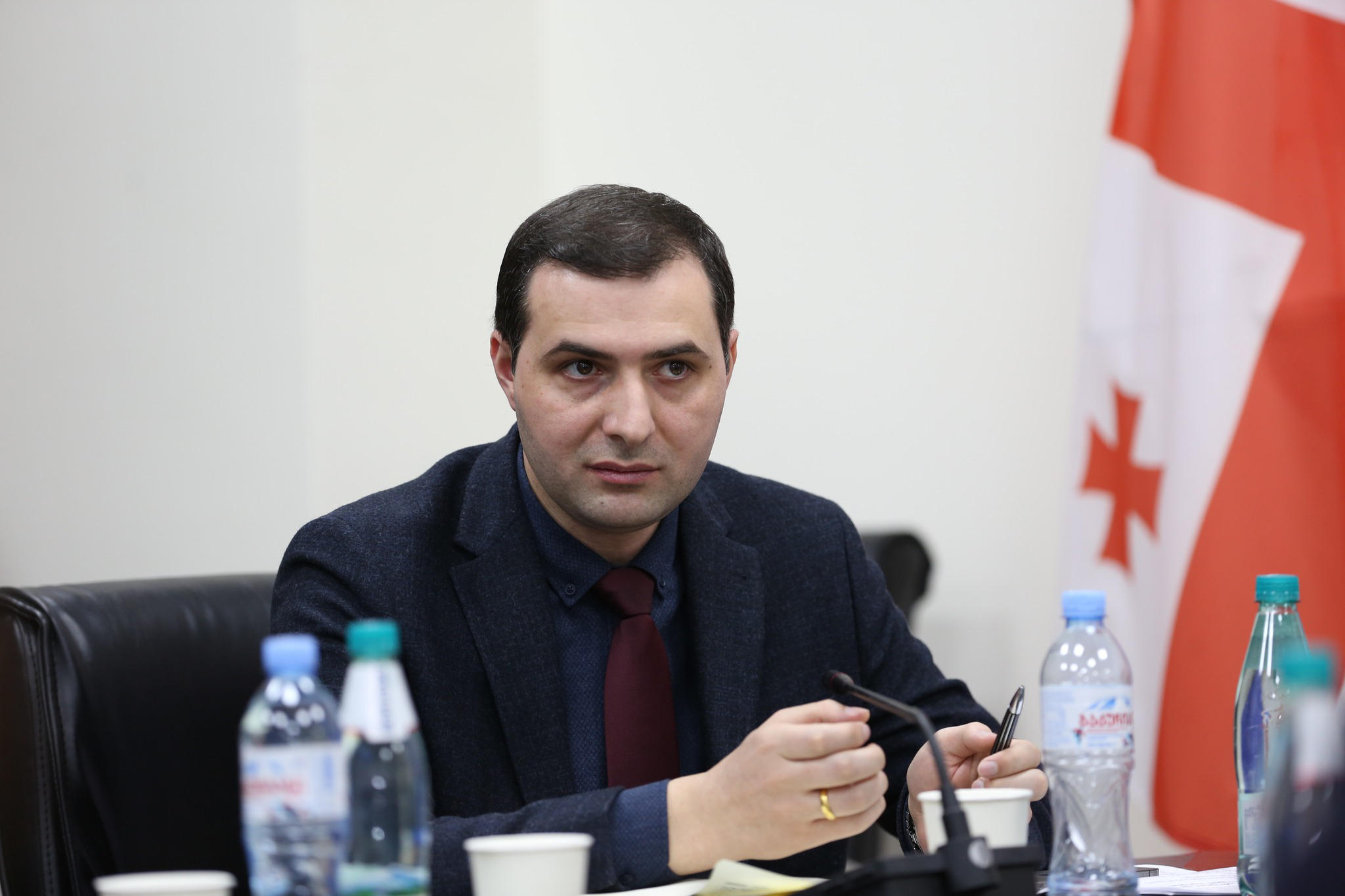 ბექა ფერაძის განცხადებით, თუ ექიმები და ექთნები მათთვის განკუთვნილ მინიმალურ ანაზღაურებას ვერ მიიღებენ, კლინიკების მიმართ საჯარიმო სანქციები იქნება გამოყენებული