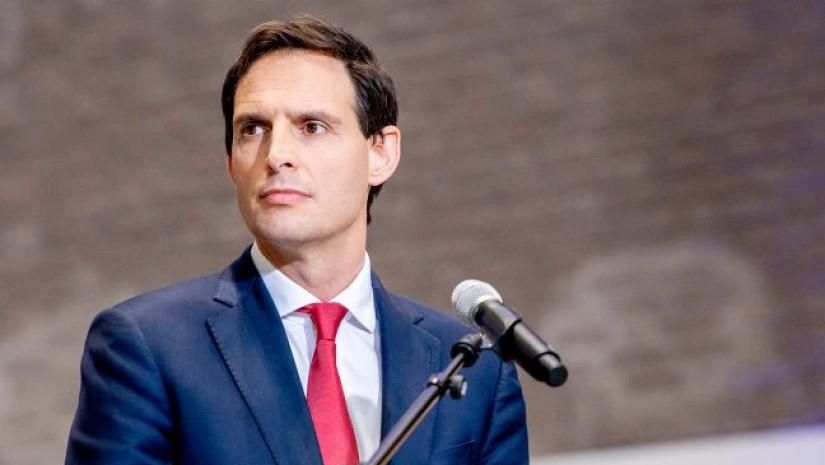 ვოპკე ჰუკსტრას განცხადებით, ევროკავშირმა ეკონომიკური სიძლიერე და სამართლებრივი სისტემები უნდა გამოიყენოს, რათა დასაჯოს ისინი, ვინც სანქციების თავიდან აცილების საშუალებას იძლევა