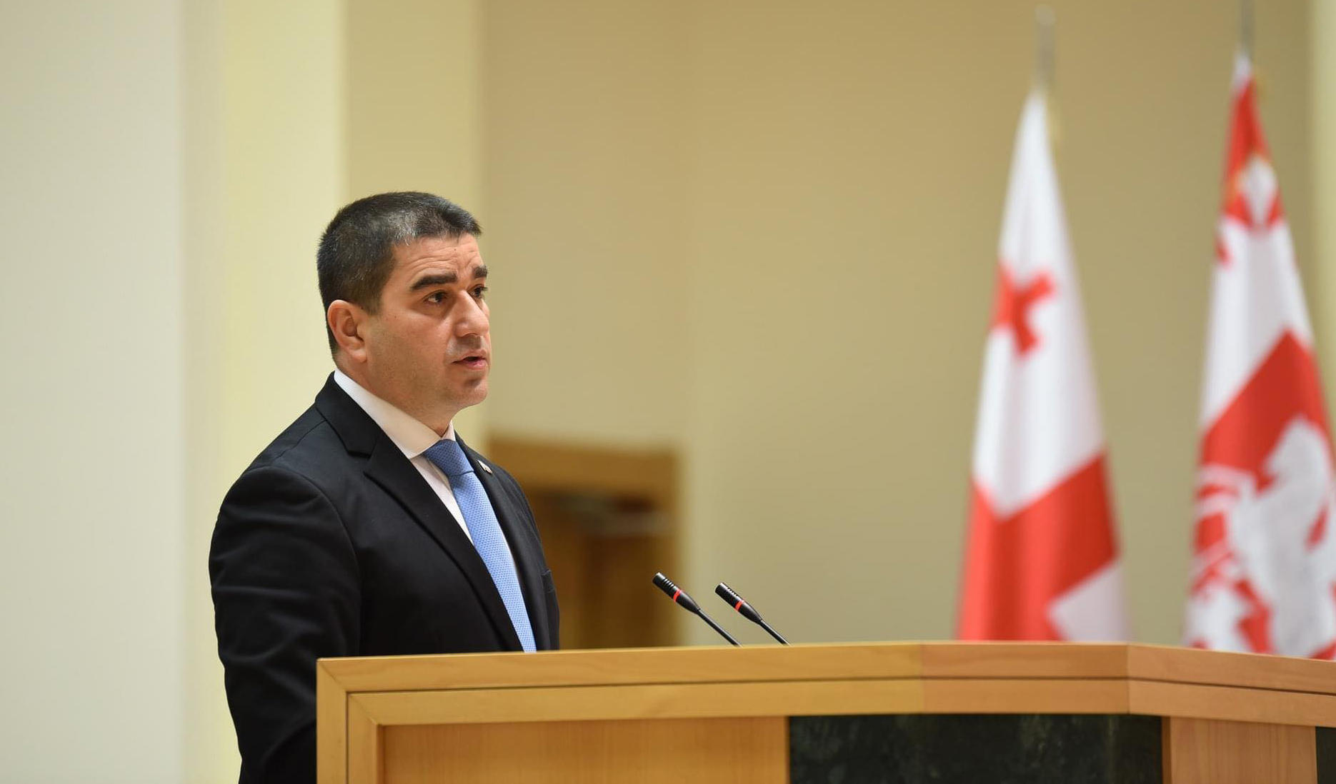 შალვა პაპუაშვილი თეონა აქუბარდიას - ქვეყანაში, რომელსაც არ აქვს ნატო-ს უსაფრთხოების ქოლგა და საერთაშორისო უსაფრთხოების გარანტია, ერთადერთი უსაფრთხოების ქოლგა არიან უსაფრთხოების სამსახურის თანამშრომლები - მოგიწოდებთ პატივი სცეთ მათ