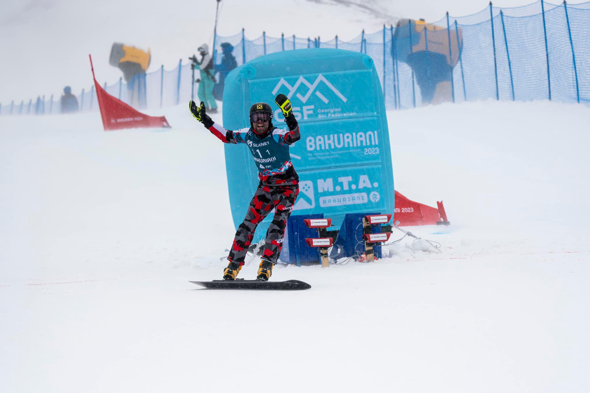 „ევროსპორტის" კომენტატორი, ბრედ ჯეი „მთის ტრასების სააგენტოს" გუნდს მადლობას უხდის