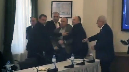 პარლამენტში, კომიტეტების ერთობლივ სხდომაზე, სადაც „თავდაცვის კოდექსს“ განიხილავენ, ხმაური და დაპირისპირება იყო