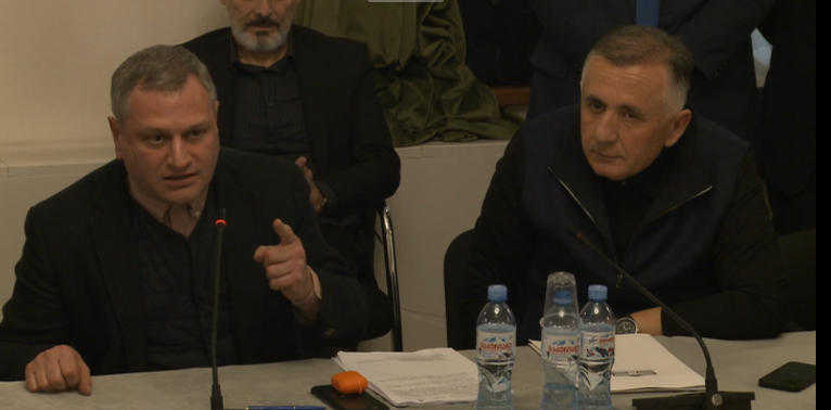 არმაზ ახვლედიანი უმრავლესობას - გაიწვიეთ კანონპროექტი უკან, დაასრულეთ ეს თამაში საქართველოს მომავალთან - თუ თქვენ არ დაასრულებთ ამ თამაშს, ხალხი დაასრულებს ამ მმართველობას