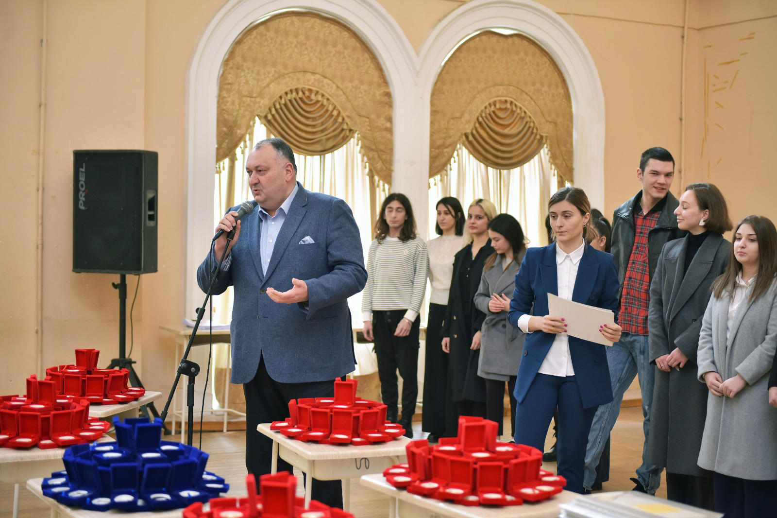 ქუთაისის პირველ საჯარო სკოლაში წარმატებულ კურსდამთავრებულთა დაჯილდოების ცერემონია გაიმართა