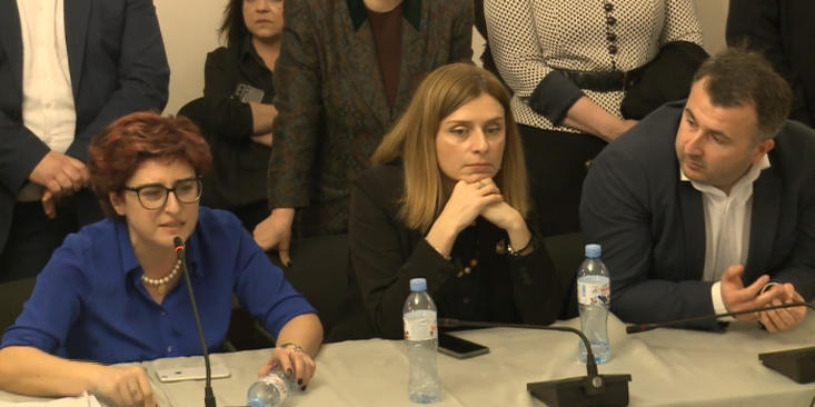 ხათუნა სამნიძე - ქვეყანას ანგრევთ, საცოდავებო - ვინც კანონპროექტს ხელი მოაწერა, პუტინისტები, ქვეყნის მტრები ხართ