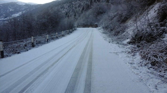 გოდერძის უღელტეხილზე ავტოტრანსპორტის მოძრაობა დროებით შეიზღუდა