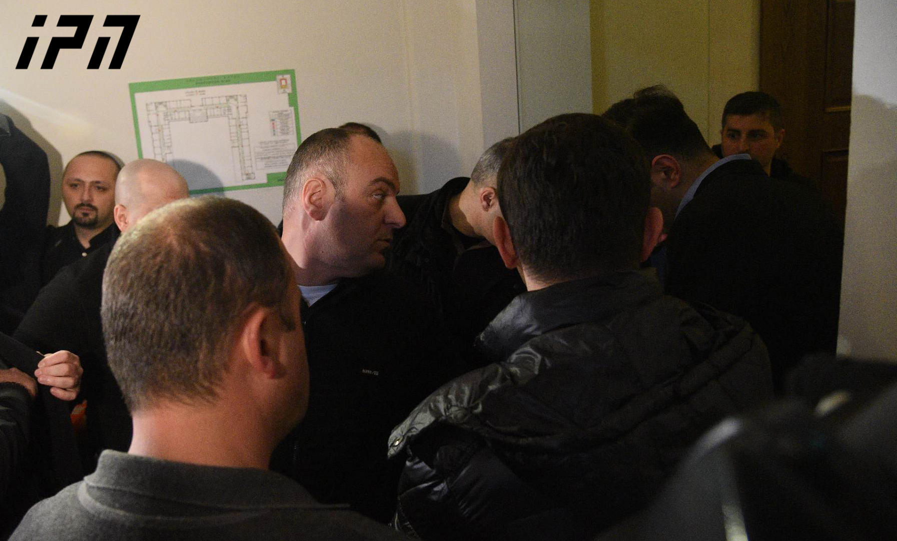 იურიდიულ საკითხთა კომიტეტზე, სადაც დღეს ე.წ. აგენტების კანონს განიხილავენ, მედიის წარმომადგენლებს არ უშვებენ