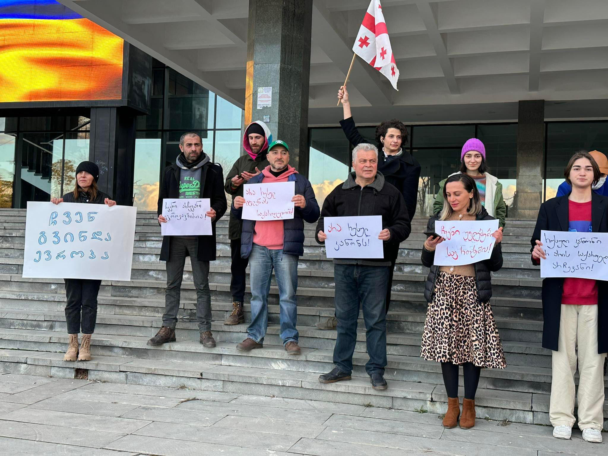 თელავში აქცია - „არა რუსულ კანონს" მიმდინარეობს