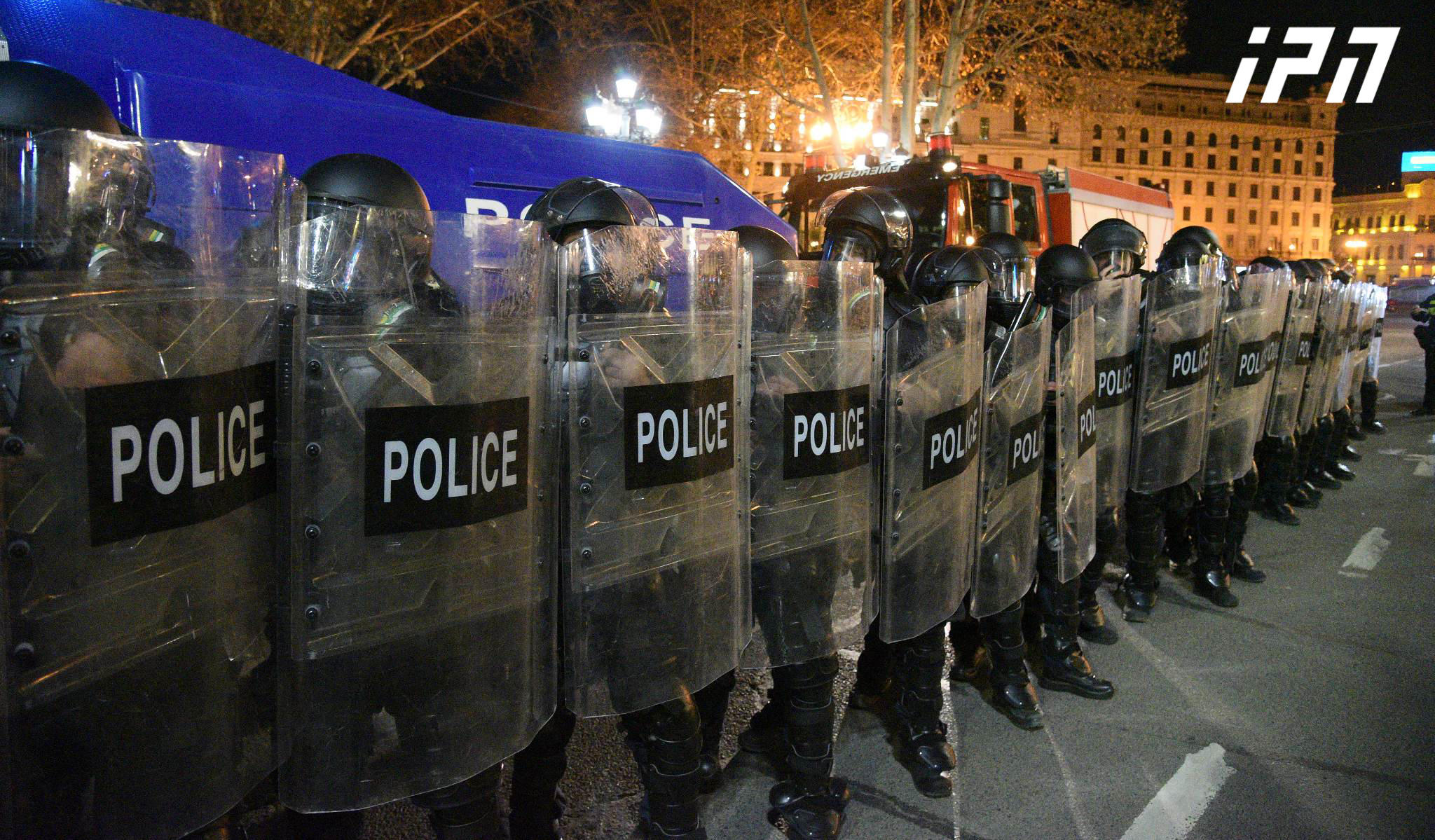 სპეცრაზმმა თავისუფლების მოედანი დატოვა - ჭიჭინაძის ქუჩიდან გაიყვანეს წყლის ჭავლის მანქანაც