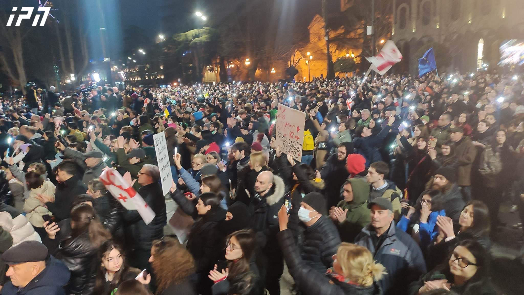 რუსთაველის გამზირზე, საპროტესტო აქცია საქართველოს, უკრაინისა და ევროკავშირის ჰიმნით დაიწყო