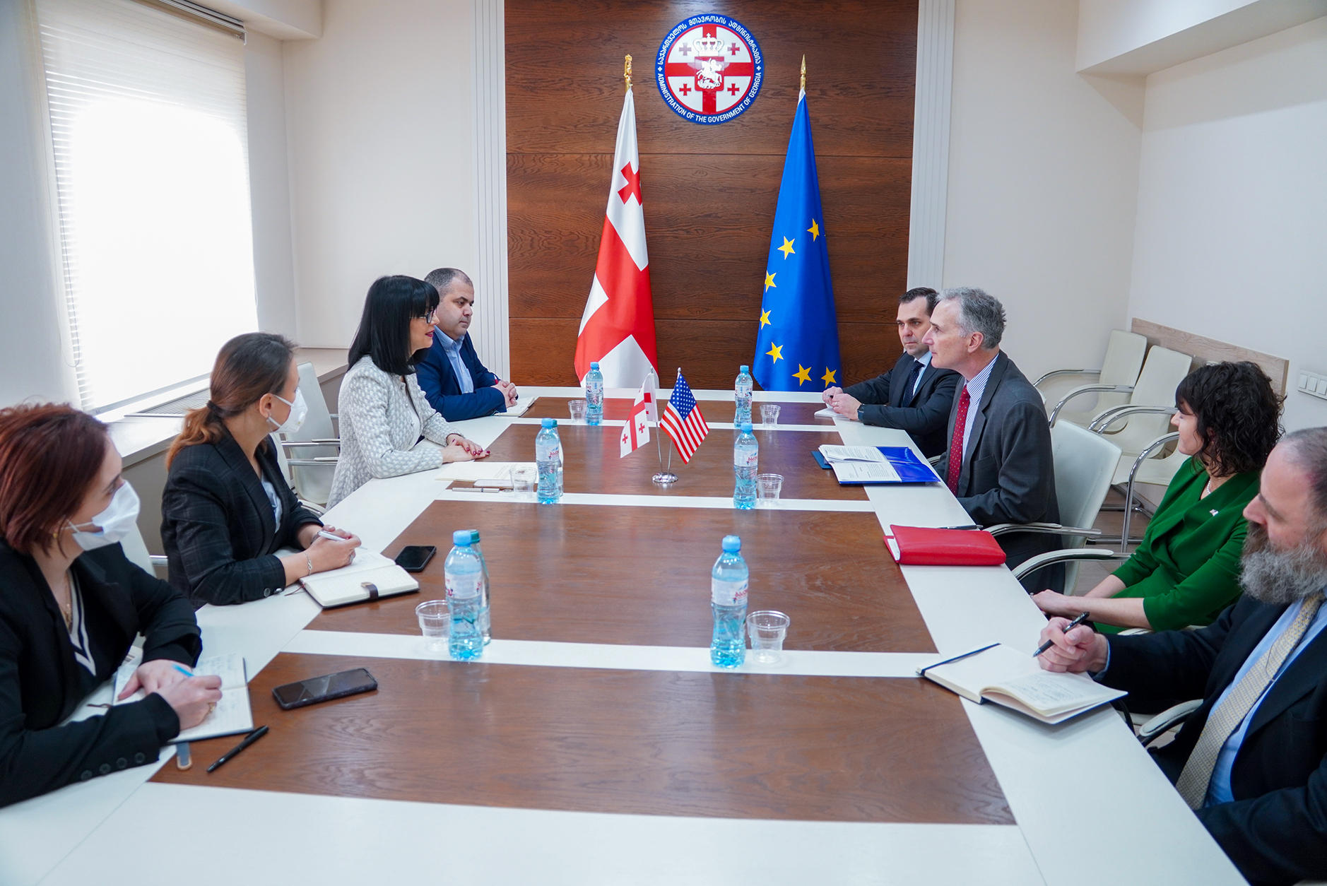 თეა ახვლედიანმა კავკასიის მოლაპარაკებების საკითხებში აშშ-ის სახელმწიფო დეპარტამენტის მთავარ მრჩეველთან ლუის ბონოსთან შეხვედრა გამართა