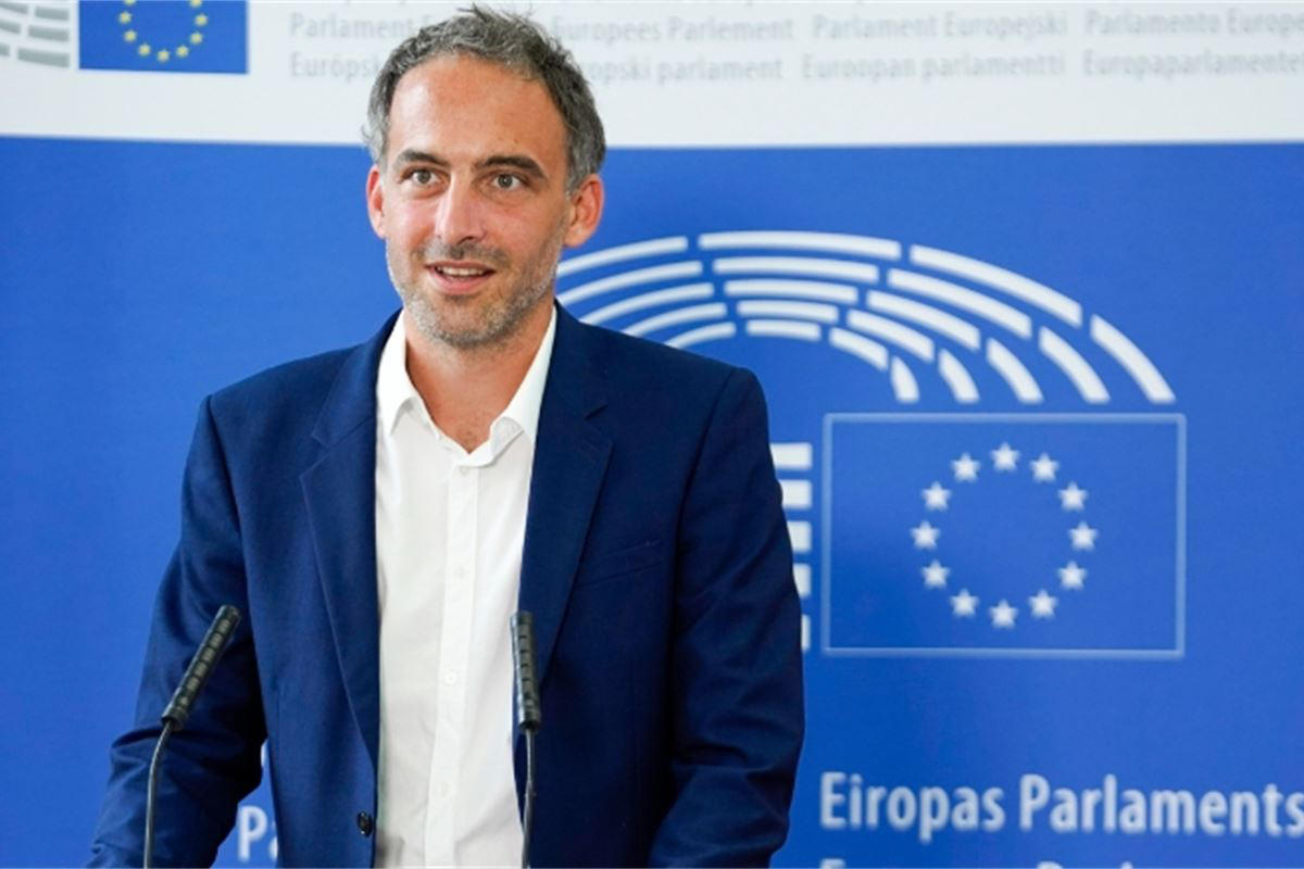 რაფაელ გლუკსმანი - მკაფიოდ უნდა ვთქვათ: შეუძლებელია კრემლთან საქმის დაჭერა და ამასთან ევროპასთან მიახლოვება - „ქართული ოცნება“ ერს რუსულ კოშმარში დაბრუნებით ემუქრება