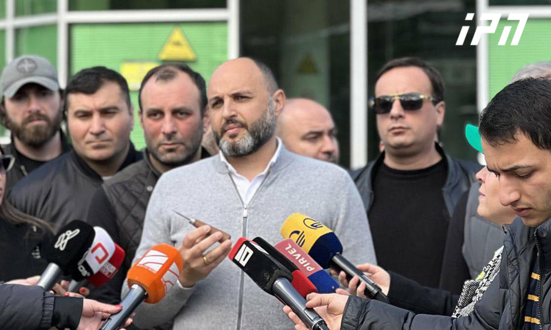 ირაკლი ნადირაძე აქციაზე მის მიმართ განხორციელებულ თავდასხმასთან დაკავშირებით პოლიციაში გამოკითხეს