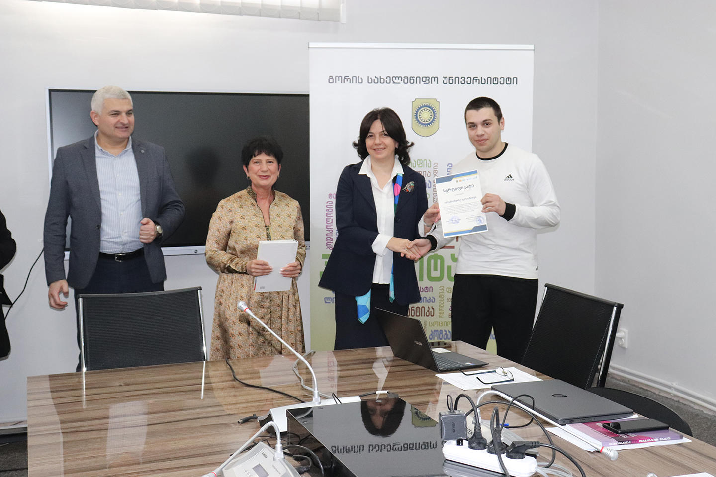 გორის სახელმწიფო უნივერსიტეტში ციფრული ჰუმანიტარიის სკოლის დახურვის საზეიმო ცერემონია გაიმართა