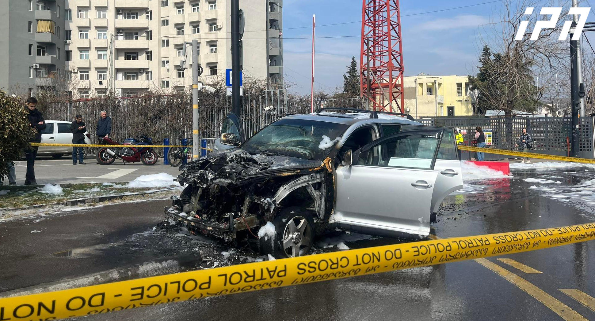 თბილისში, მსუბუქ ავტომობილს ცეცხლი გაუჩნდა