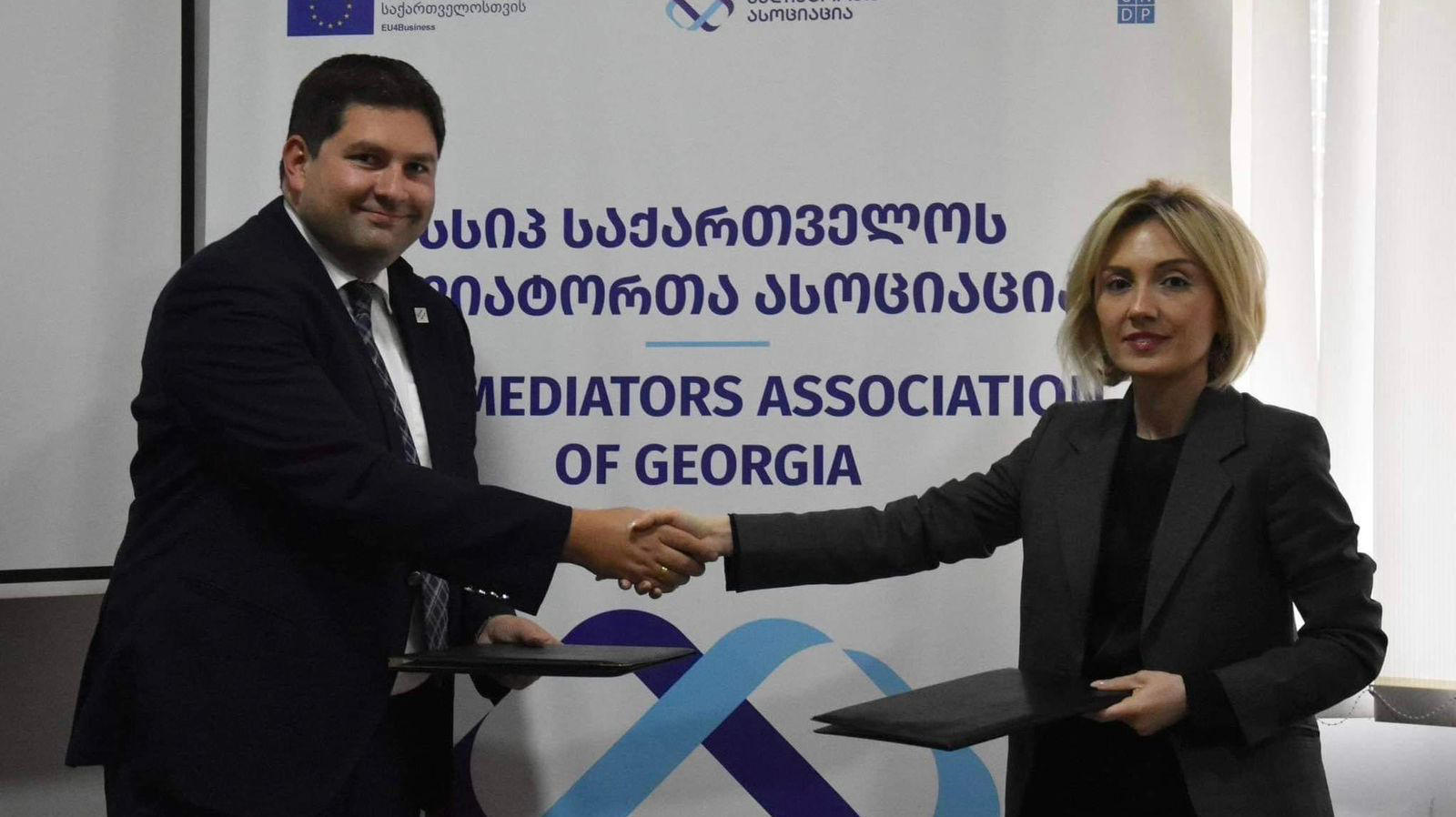 სამოქალაქო ინტეგრაციის საკითხებში აფხაზეთის მინისტრმა „საქართველოს მედიატორთა ასოციაციასთან“ ურთიერთთანამშრომლობის მემორანდუმი გააფორმა