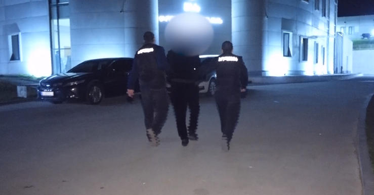 პოლიციამ მაღაზია „დელფოსის“ გაქურდვის ფაქტზე უცხო ქვეყნის მოქალაქე დააკავა