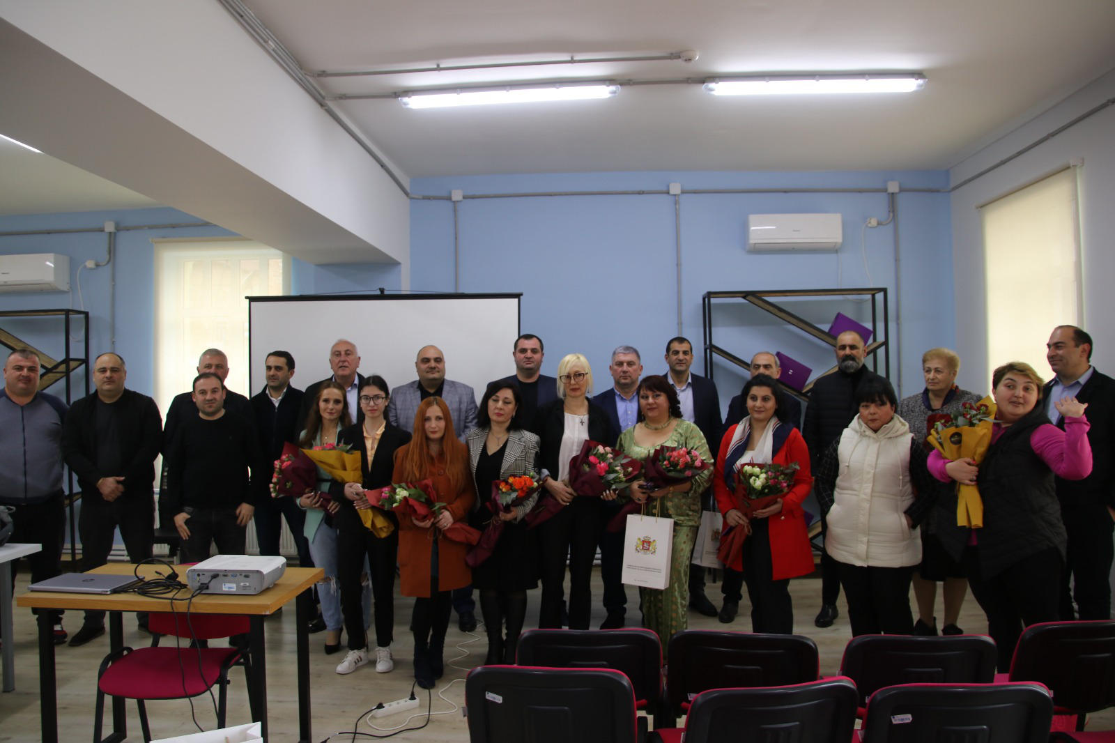 გიორგი ალადაშვილმა მედიის წარმომადგენლებს ქართული ჟურნალისტიკის დღე მიულოცა