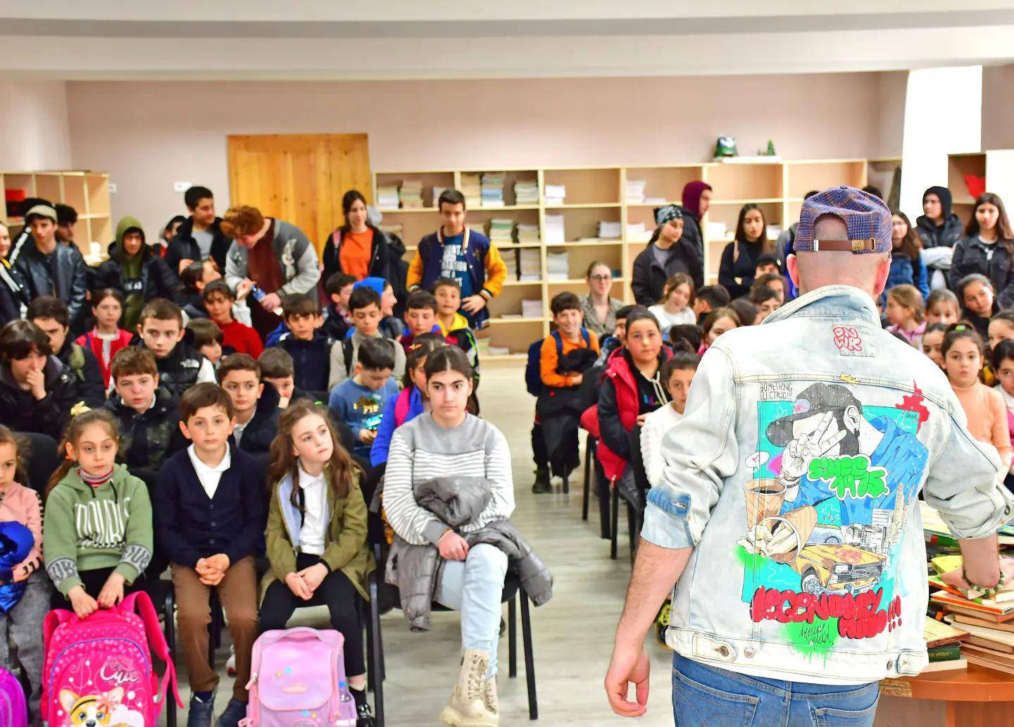 „ეკვილიბრიუმმა“ მარტყოფის სკოლას 350 ახალი წიგნი გადასცა