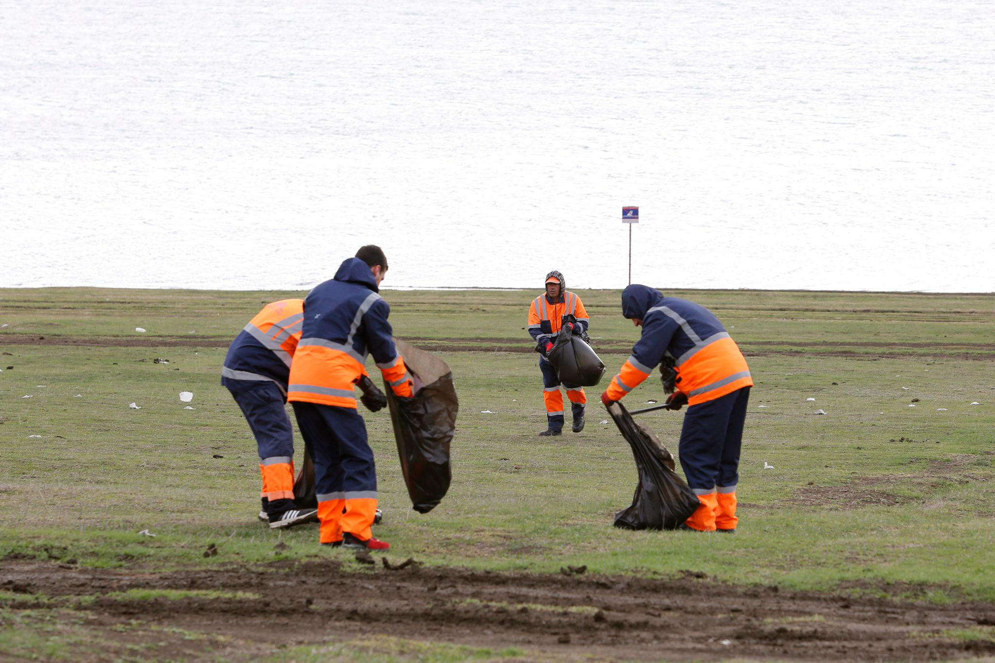 თბილისის ზღვის სანაპიროს ერთ-ერთ მონაკვეთზე დასუფთავების აქცია გაიმართა