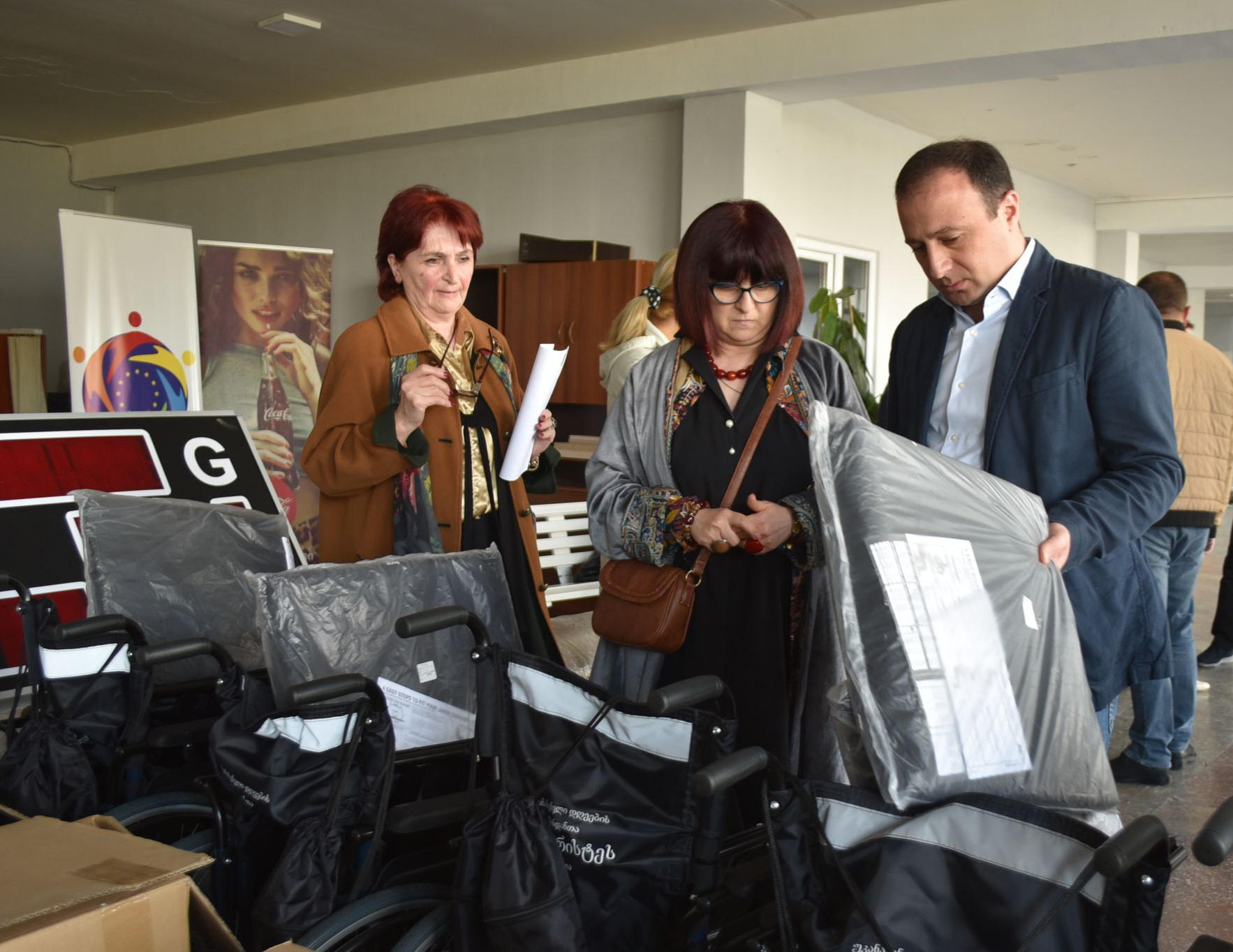 თელავში, 17 ბენეფიციარს შშმ პირების გადაადგილებისათვის განკუთვნილი ეტლები გადაეცა