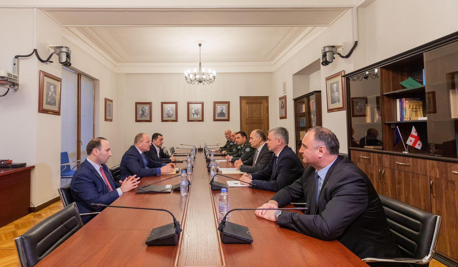 ჯუანშერ ბურჭულაძე პარლამენტში ნდობის ჯგუფის შეხვედრას დაესწრო