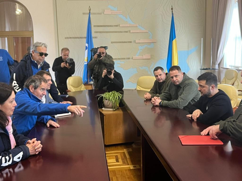 ვოლოდიმირ ზელენსკი ზაპოროჟიეში ატომური ენერგიის საერთაშორისო სააგენტოს გენერალურ  დირექტორს შეხვდა