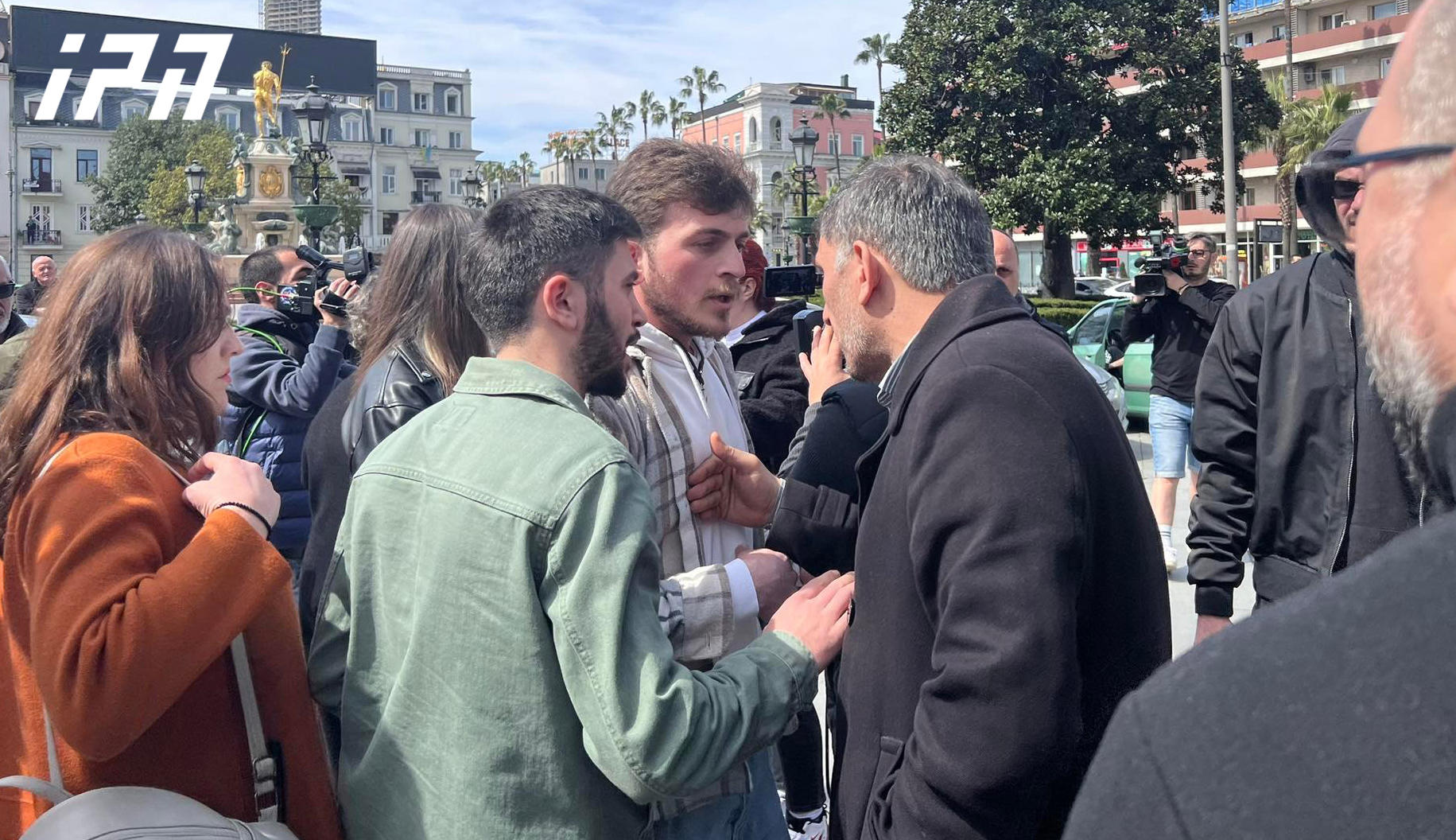 ბათუმის დრამატულ თეატრთან კვლავ ხმაური და დაპირისპირება იყო