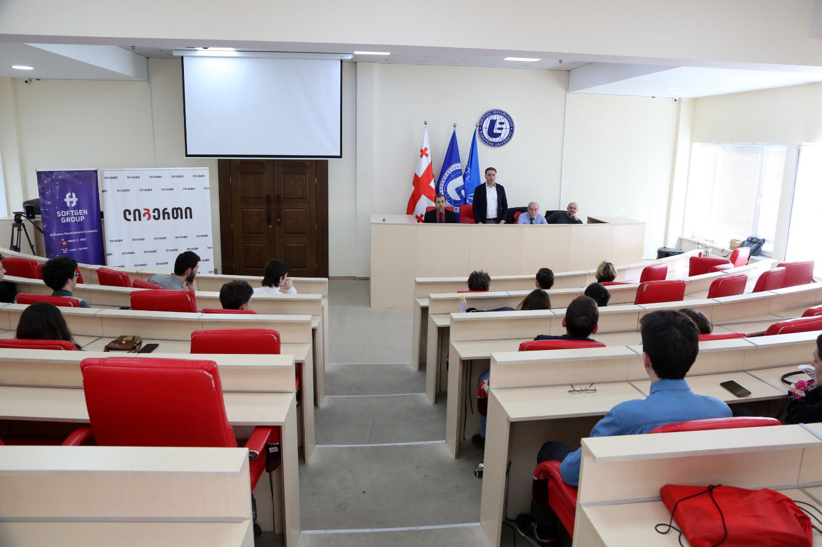 „ევროპის უნივერსიტეტმა“ მოსწავლეთა ინფორმატიკის საერთაშორისო ოლიმპიადას უმასპინძლა