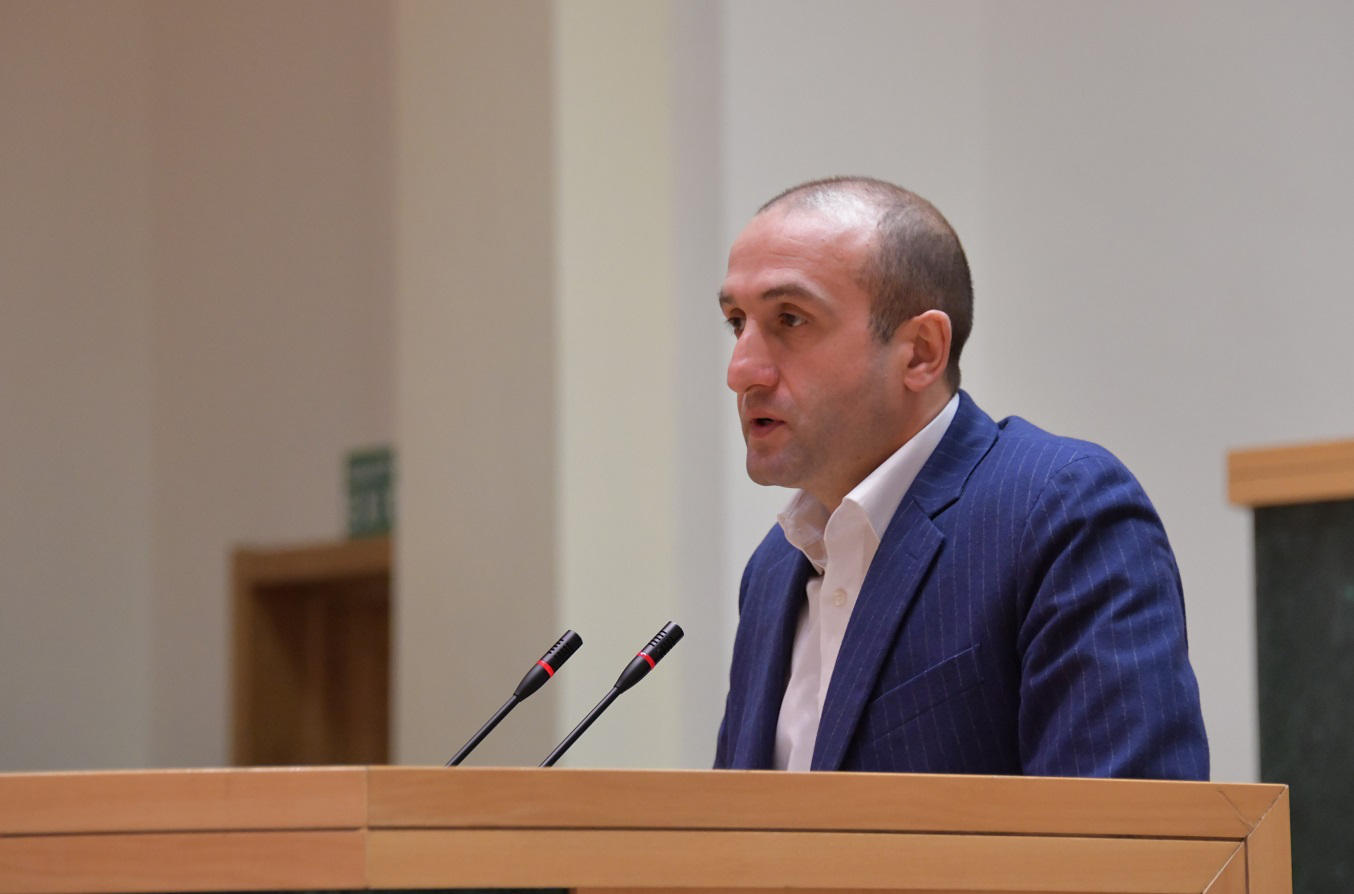 იაგო ხვიჩია - „ფეიკი“ რომ არ იყოს პრეზიდენტი და ოპოზიცია, როგორ შეიძლება გაუბედო და უთხრა, არ შემოხვიდეთ დარბაზში, მარტო დამტოვეთ, „ასე კარწინკა უკეთესი იქნებაო“