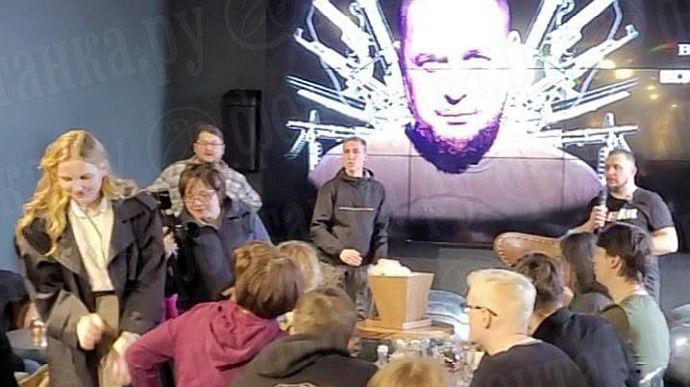 მედია - რუსეთში ვლადლენ ტატარსკის მკვლელობაში ეჭვმიტანილი ახალგაზრდა ქალი დააკავეს