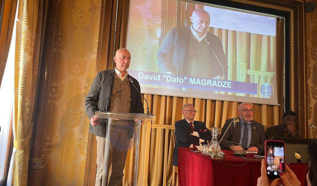 პარიზში, საფრანგეთის მეცნიერებათა აკადემიაში, პოეტ დათო მაღრაძის პოემის „ბარაქიანი მიწის“ ფრანგული ვერსიის განხილვა გაიმართა