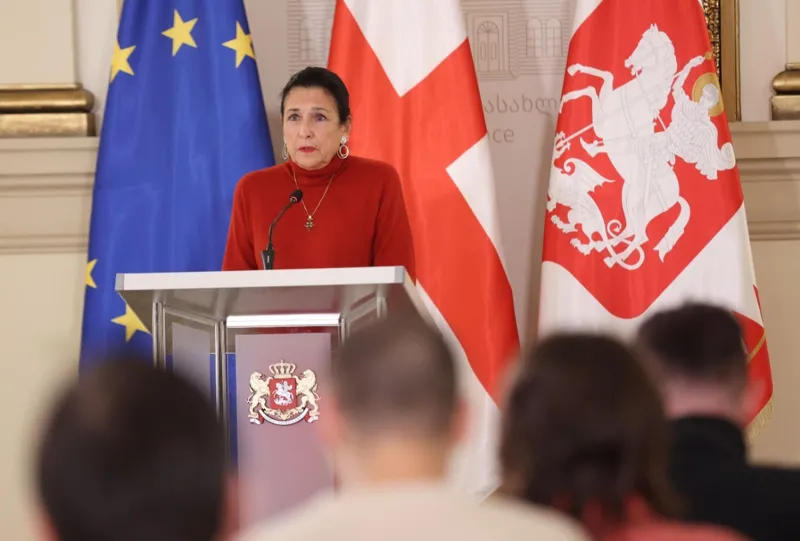 პრეზიდენტი - ხელისუფლებას მოვუწოდებ, პარტნიორი ქვეყნების სიებით ვიხელმძღვანელოთ საზღვარზე, რომ არავინ შემოვიდეს, ვინც სანქცირებულია