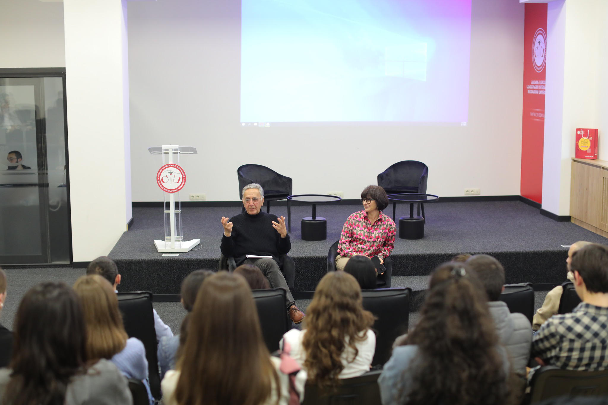 კავკასიის საერთაშორისო უნივერსიტეტში ბესო ოდიშარიას საჯარო ლექცია გაიმართა