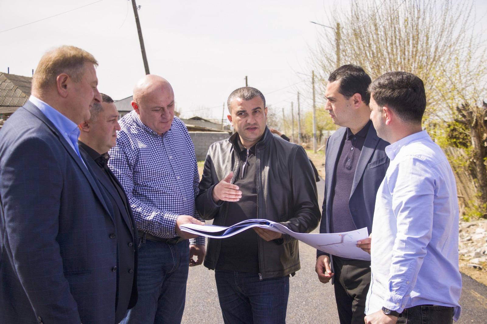 გიორგი დოხტურიშვილმა ქალაქ მარნეულში, აღმაშენებლის ქუჩისა და სოფელ ბაიდარის გზის სარეაბილიტაციო სამუშაოები ადგილზე დაათვალიერა