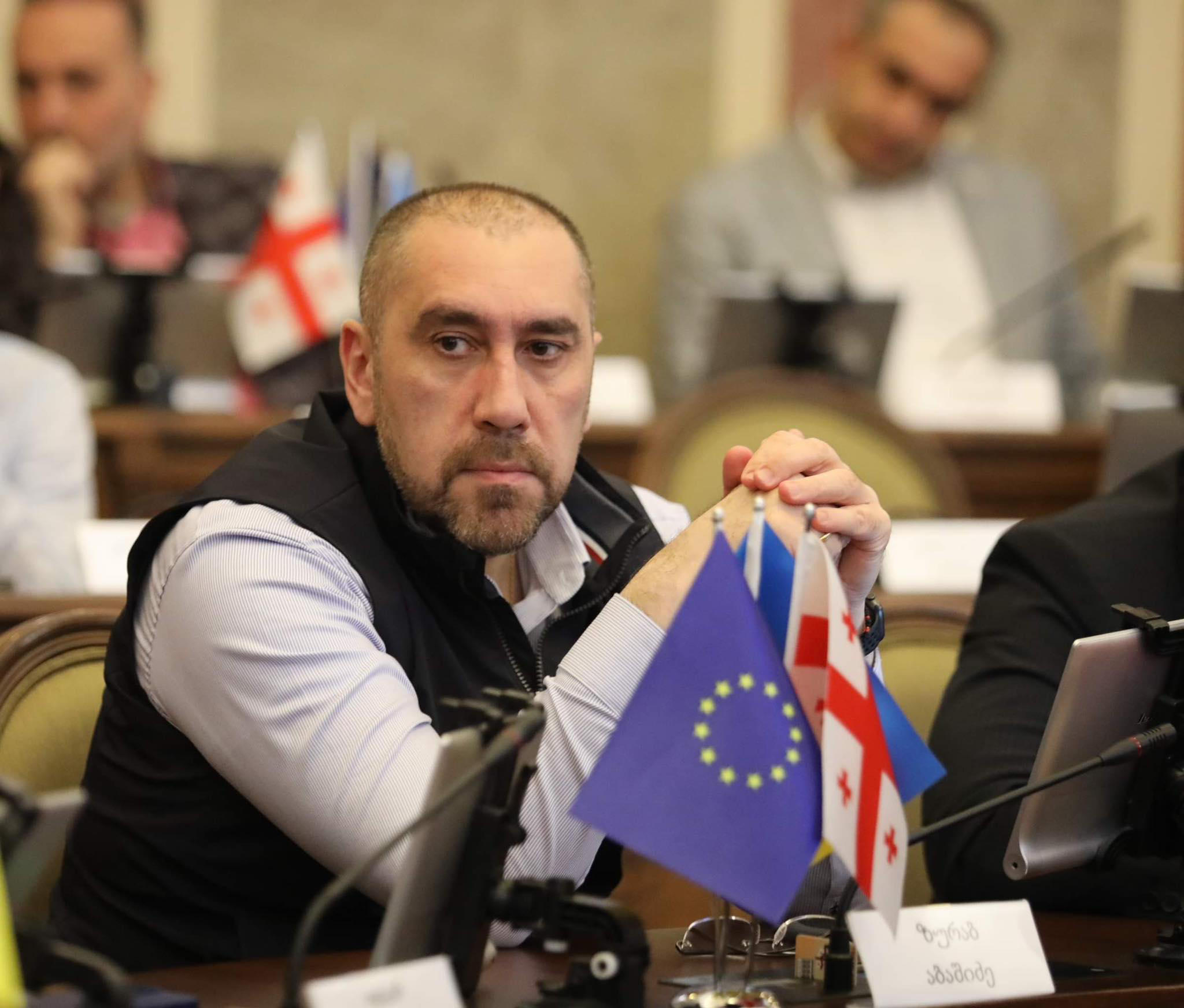 ზურაბ აბაშიძე - სამწუხაროდ, ჩვენმა კოლეგამ, საბა ბუაძემ საბრალდებო დასკვნა წაგვიკითხა, რაც ძალიან არასწორია