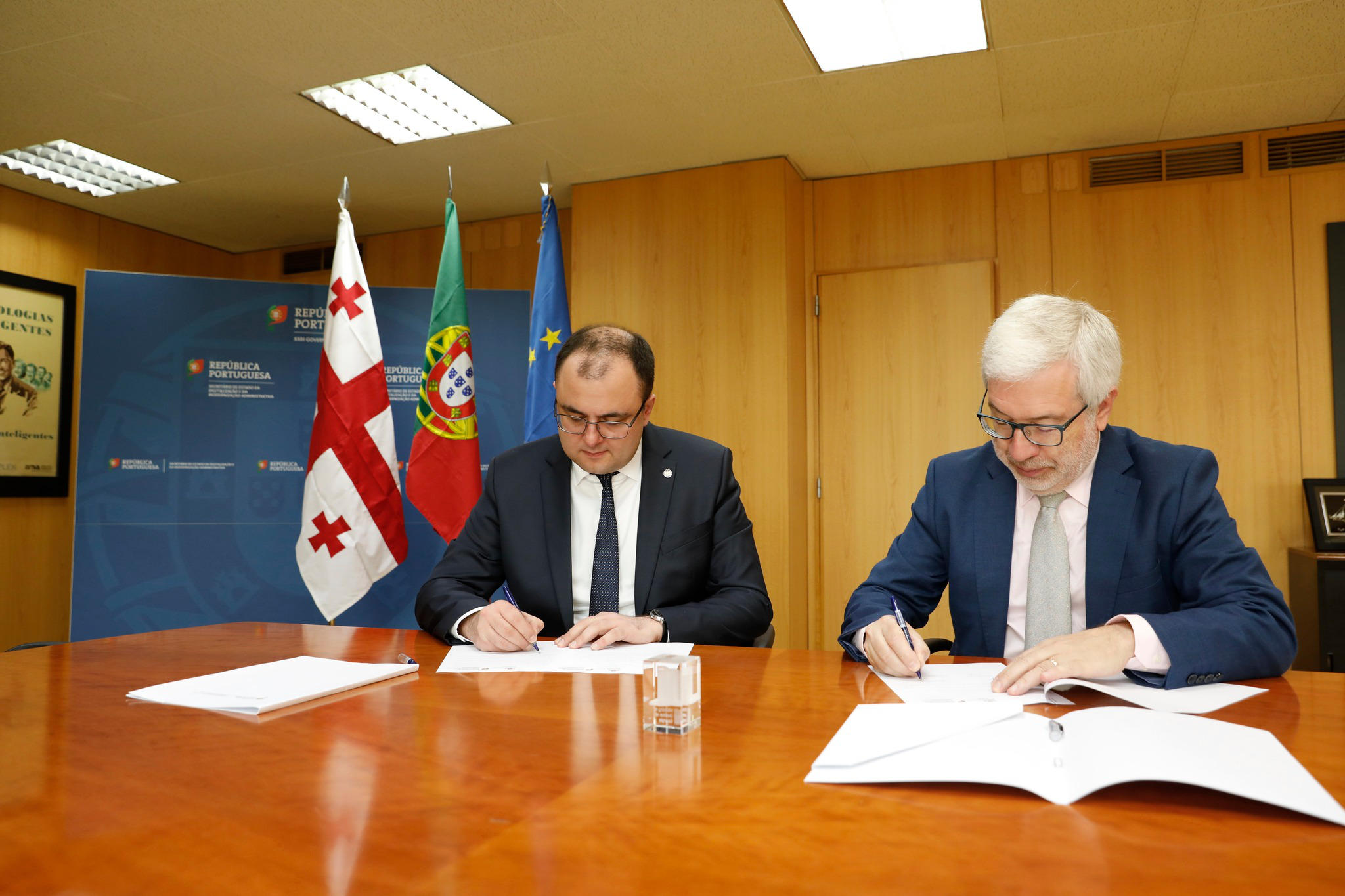 რატი ბრეგაძემ პორტუგალიის დიგიტალიზაციისა და ადმინისტრაციული მოდერნიზაციის საკითხებში სახელმწიფო მდივან მარიო კამპოლარგოსთან ერთობლივ დეკლარაციას მოაწერა ხელი