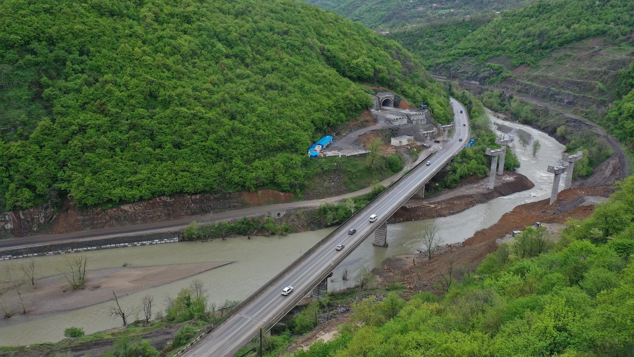 საავტომობილო გზების დეპარტამენტი - რიკოთის მონაკვეთზე 24-საათიანი მონიტორინგი მიმდინარეობს - გადაადგილება მხოლოდ სურამსა და ვერტყვიჭალასთან არის შენელებული