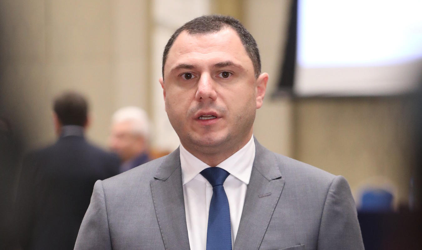 განათლების მინისტრი - დაახლოებით 1000 სკოლაში დირექტორის შესარჩევი კონკურსი გამოცხადდება - მე მაქვს უფლება, ნებისმიერ ადგილზე ნებისმიერი ადამიანი დავნიშნო, მაგრამ ამას არ ვიყენებთ, რადგან არ გვინდა, ჩვენი შეხედულება სკოლებს თავს მოვახვიოთ