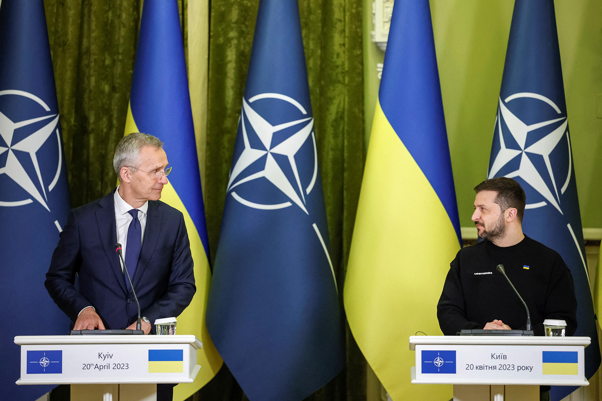 იენს სტოლტენბერგი, ვოლოდიმირ ზელენსკის თხოვნით, უკრაინა-ნატოს საბჭოს იწვევს